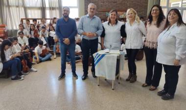 Calvo participó de la entrega de instrumentos a orquestas escolares de Rafaela y Sunchales