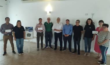 Calvo con distintas entidades de la ciudad de Sunchales