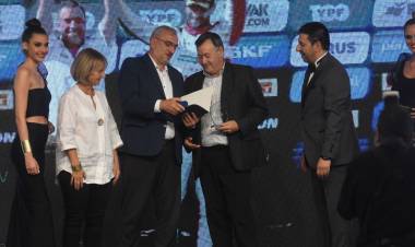 Reconocimiento del senador Alcides Calvo en la Fiesta Provincial del Deporte