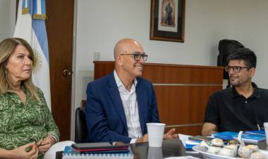 Autoridades del Ministerio de Educación mantuvieron una jornada de trabajo con representantes de la cartera educativa nacional