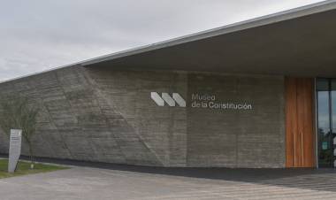 Día de la Democracia: charla con Mariano Llinás y proyección de “Argentina, 1985”