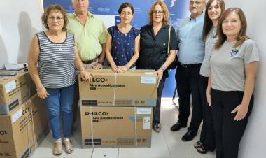 Entidades educativas de Santa Clara de Saguier recibieron equipamiento