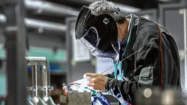 En 2022 la industria santafesina tuvo una "recuperación muy importante" y "no se perdieron empleos"