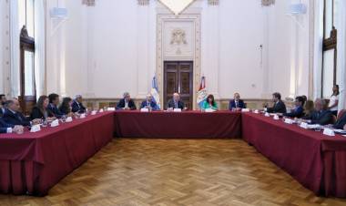 El gobernador encabezó en Rosario una reunión de trabajo con funcionarios judiciales federales y provinciales