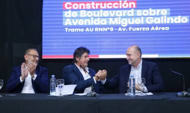 Roly Santacroce, intendente de Funes, se anota en la carrera por la gobernación