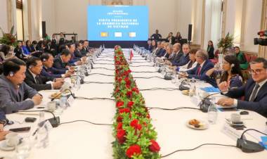 El gobernador Perotti recibió al presidente de la Asamblea Nacional de Vietnam en Rosario