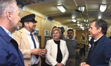 Lewandowski y Giuliano recibieon el tren museo itinerante en Cañada de Gómez