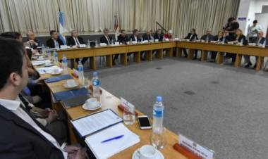 Javier Aga: "Queremos hacer un pedido al dialogo respetuoso para los candidatos a los intendentes y gobernadores"