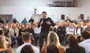 Pullaro: “El futuro de la provincia no puede volver a caer en manos de improvisados”