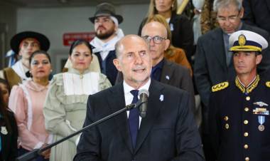 El gobernador Perotti conmemoró el 213 aniversario de la Revolución de Mayo