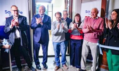 El gobernador Perotti reinauguró la sala de periodistas en Casa de Gobierno