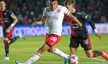 Colón volvió a la victoria en Santa Fe en un eterno partido ante Estudiantes
