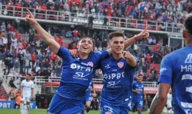 Unión goleó a Independiente en un partido de alto vuelo