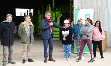 Jatón inauguró la ampliación de la planta de selección y clasificación de residuos