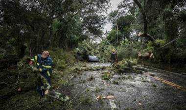 El paso de un cilón dejó muerte y destrucción en el sur de Brasil