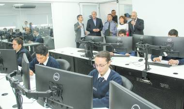 Perotti puso en marcha el nuevo Sistema de Seguridad 911 en la ciudad de Santa Fe