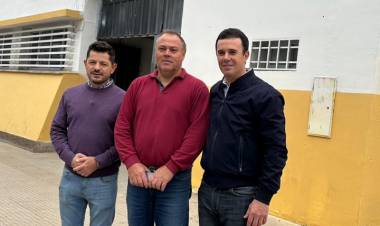 Castelló entregó aportes para renovar la fachada de la escuela Yapeyú