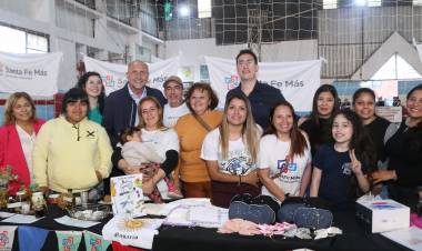 Perotti recorrió en Rosario un encuentro de talleres del programa de formación “Santa Fe Más”