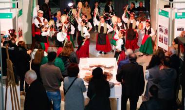 Se inauguró una muestra por los 150 años de la “Dante Alighieri”