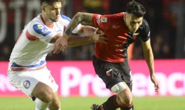 Colón ganó y salió del fondo de la tabla en la previa del clásico