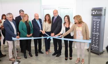 Perotti inauguró las obras de puesta en valor para la internacionalización del Aeropuerto de Sauce Viejo