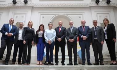 El gobernador Perotti recibió a senadores de California