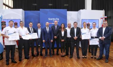 Perotti participó del acto de reconocimiento a nuevos directores  generales de la policia