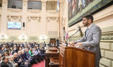 Mensaje de apertura de sesiones ordinarias del gob. Maximiliano Pullaro