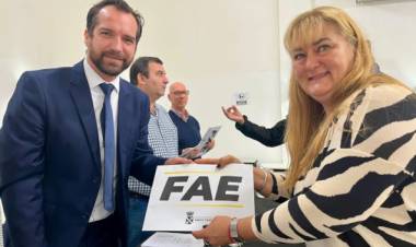 La Municipalidad realizó la entrega del Fondo de Asistencia Educativa