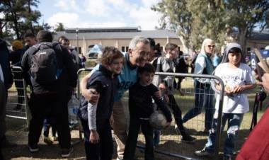 Javkin: «Los Juegos CReAR son el mejor ejemplo de cómo con el deporte podemos acompañar a los pibes de toda la ciudad»