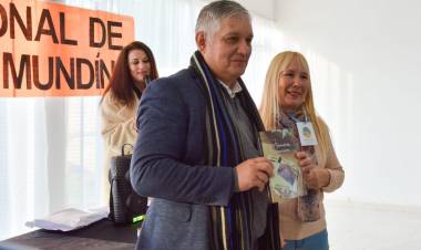 Papapleo dejó inaugurado el encuentro regional de escritores "Laura Mundín" en Sauce Viejo