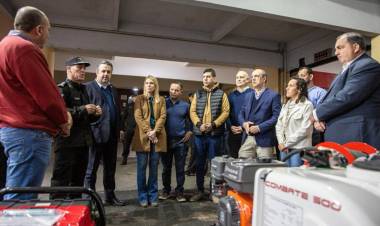 Provincia entregó equipamiento a los Bomberos Zapadores de Santa Fe