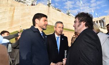 Javier Milei encabezó el acto del Dia Nacional de la Bandera en la ciudad de Rosario
