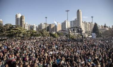 Rosario celeste y blanca: más de 170 mil personas celebraron el Día de la Bandera