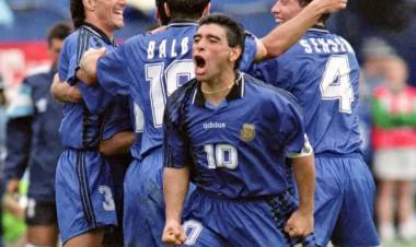 30 años del último gol de Diego con la camiseta de la selección