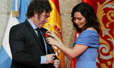 Milei apuntó nuevamente en Madrid contra el premier Pedro Sánchez