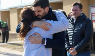 Pullaro entregó viviendas y escrituras en localidades del departamento San Martín