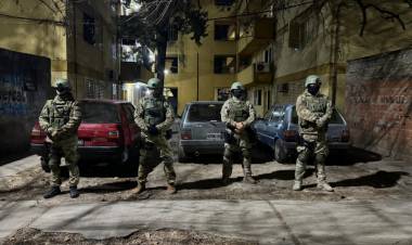 Allanamientos y cinco detenidos por la Policía de Santa Fe en zona oeste de Rosario