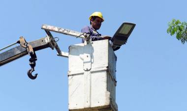 Alumbrado público: los trabajos de reposición y reparación continúan en Avenida Alem