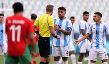 Derrota y escándalo en el debut de Argentina en el fútbol Olímpico 