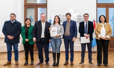 Firma de convenios para construir 5 nuevas aulas en Escuelas del Dpto. San Cristóbal