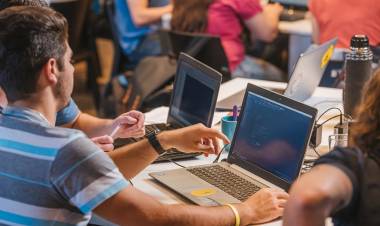 Docentes y estudiantes de nivel secundario serán capacitados en programación y emprendedurismo