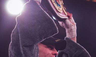 Alan Crenz noqueó al colombiano Orobio en su tercera defensa del titulo mundial juvenil superligero