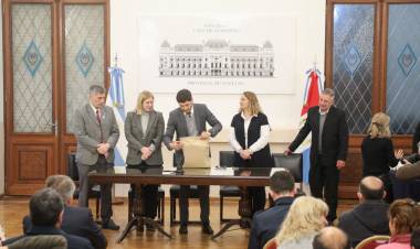 Pullaro: “Estamos haciendo la compra más grande de ambulancias de alta complejidad en la provincia de Santa Fe”