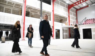 El intendente recorrió la obra del Arena Sports que se construye en Rosario