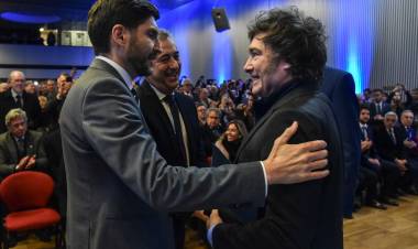 En el aniversario de la Bolsa de Comercio en Rosario, Pullaro hizo eje en el orden y la eficiencia