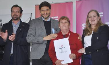 Pullaro en Santo Tomé: “La vivienda es una política pública en la provincia de Santa Fe”