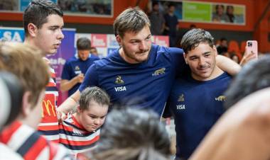 Los Pumas visitaron la sede de Cilsa, en la previa al histórico partido en Santa Fe ante Australia