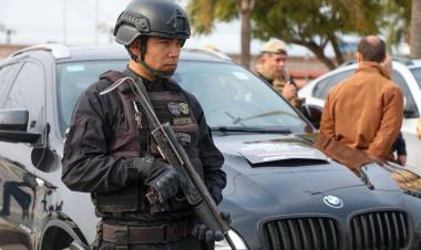 Trasladaron los vehículos para ser exhibidos antes de la subasta de bienes decomisados al delito