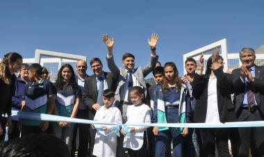 Pullaro encabezó la inauguración de una escuela en San José del Rincón